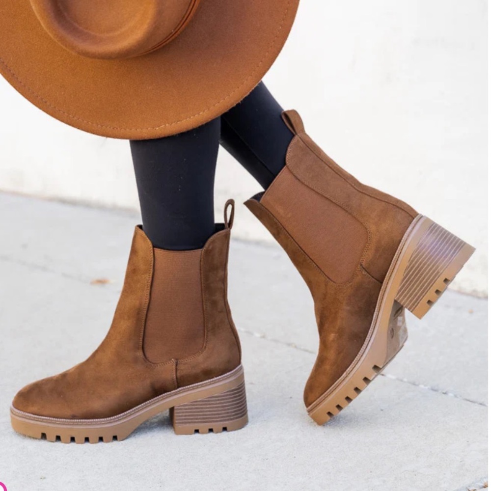 Bambo faux suede boot - brown - size 7